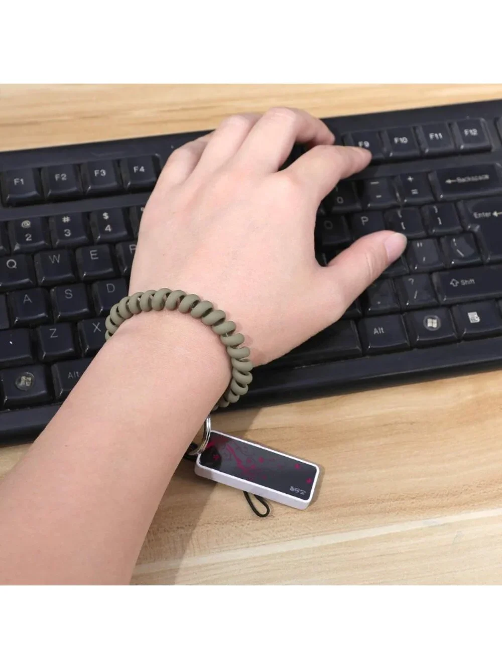 6PCS Stretchable Wristbands & Keychains - Flexible Spiral Coil for Gym, Pool, ID